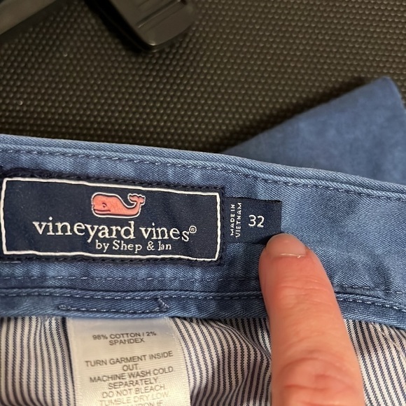 Vineyard Vines Breaker shorts novelty print size 32. - Picture 7 of 12